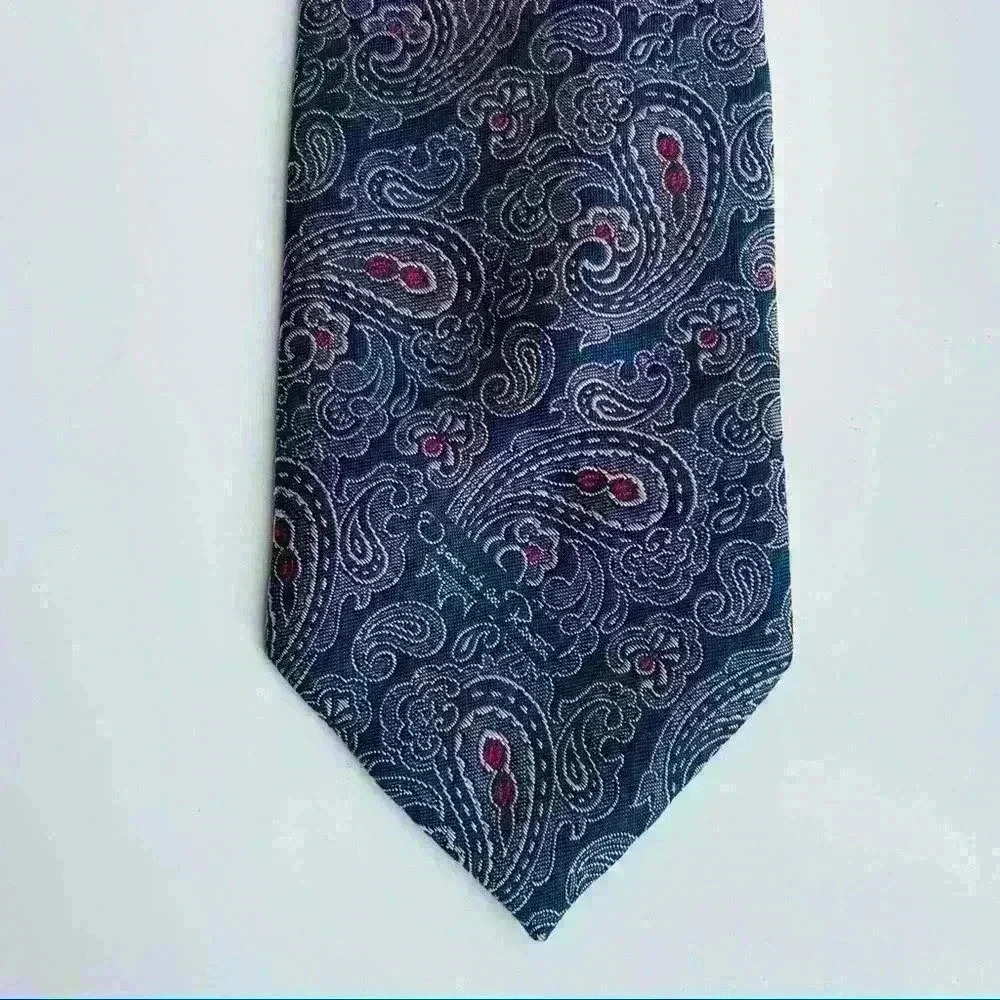Oscar De La Renta Classic Pasley Tie.